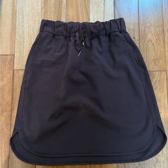 lululemon athletica Dresses & Skirts - Lululemon Aubergine Drawstring Stretchy Skirt On The Fly Size 4/ Small